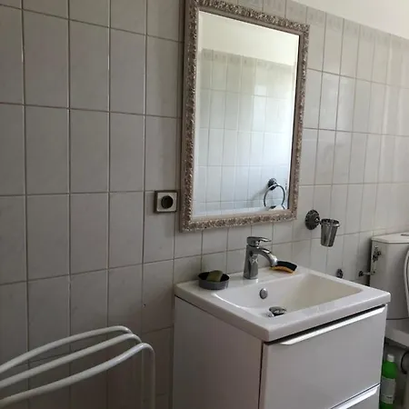 Privatunterkunft Et Dans Maison Avec Piscine